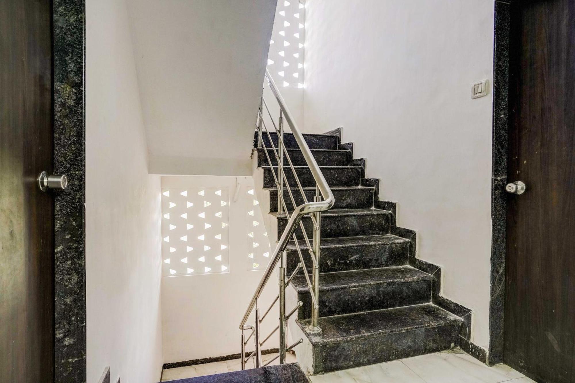 Super Hotel O Nashik Near Vijay Mamta Theatre Formerly Sahara Inn Zewnętrze zdjęcie